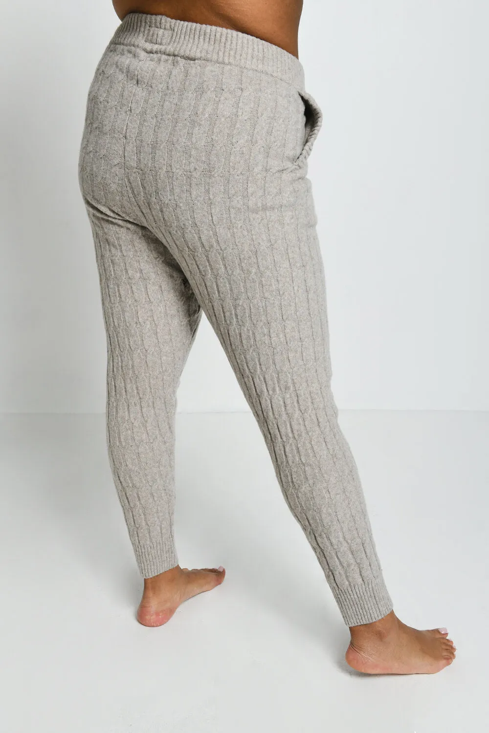 Curve Cable Knit Jogger - Beige